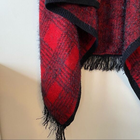 Vertigo-Buffalo Plaid Eyelash/Fuzzy Open Waterfall Vest (Medium) - Picture 7 of 10